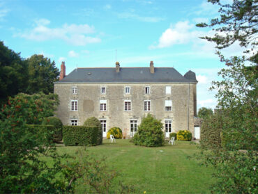 Vue du manoir de la Garotterie et du jardin attenant