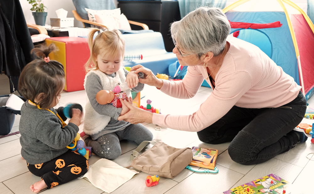 Assistantes maternelles en crèches familiales : alerte sur leurs