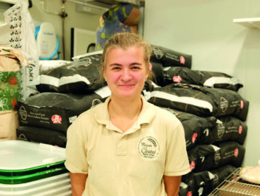 Chloé Simon dans l'atelier de boulangerie.