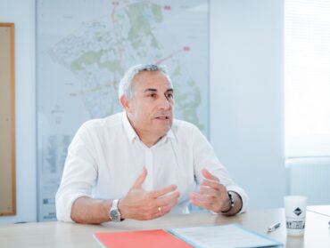 Bertrand Affilé, maire de Saint-Herblain au cours d'une interiew
